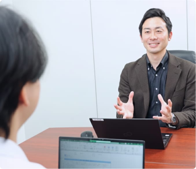 歯科医院経営のノウハウを説明している様子