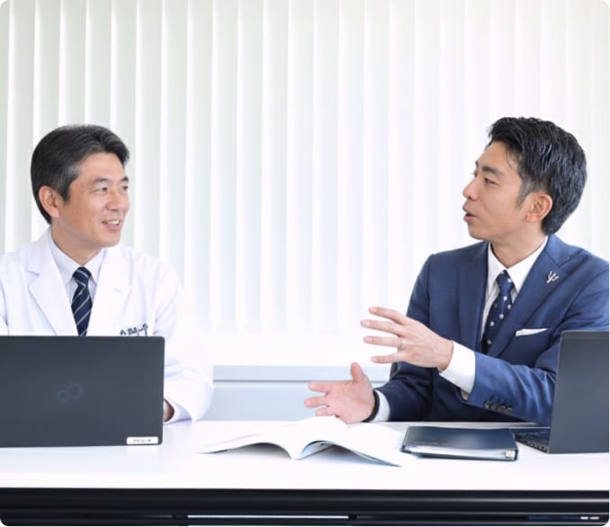 アドバイスをしている様子