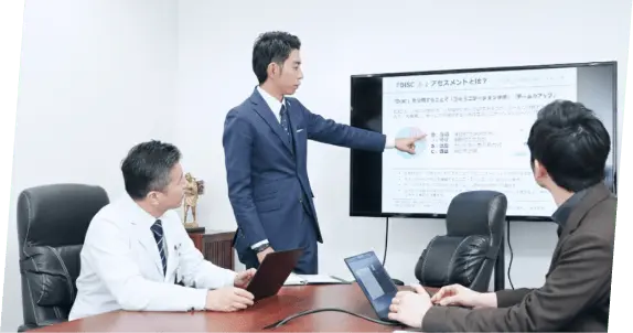 院長と経営ミーティングの様子